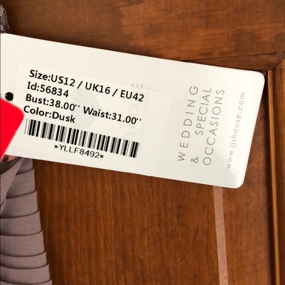 Formal Dress - Picture 4 of 9